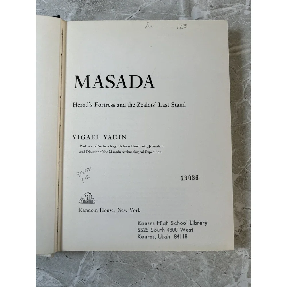 Masada : Herod's Fortress and the‎ Zealot's Last Stand by Yigael Yadin 1966